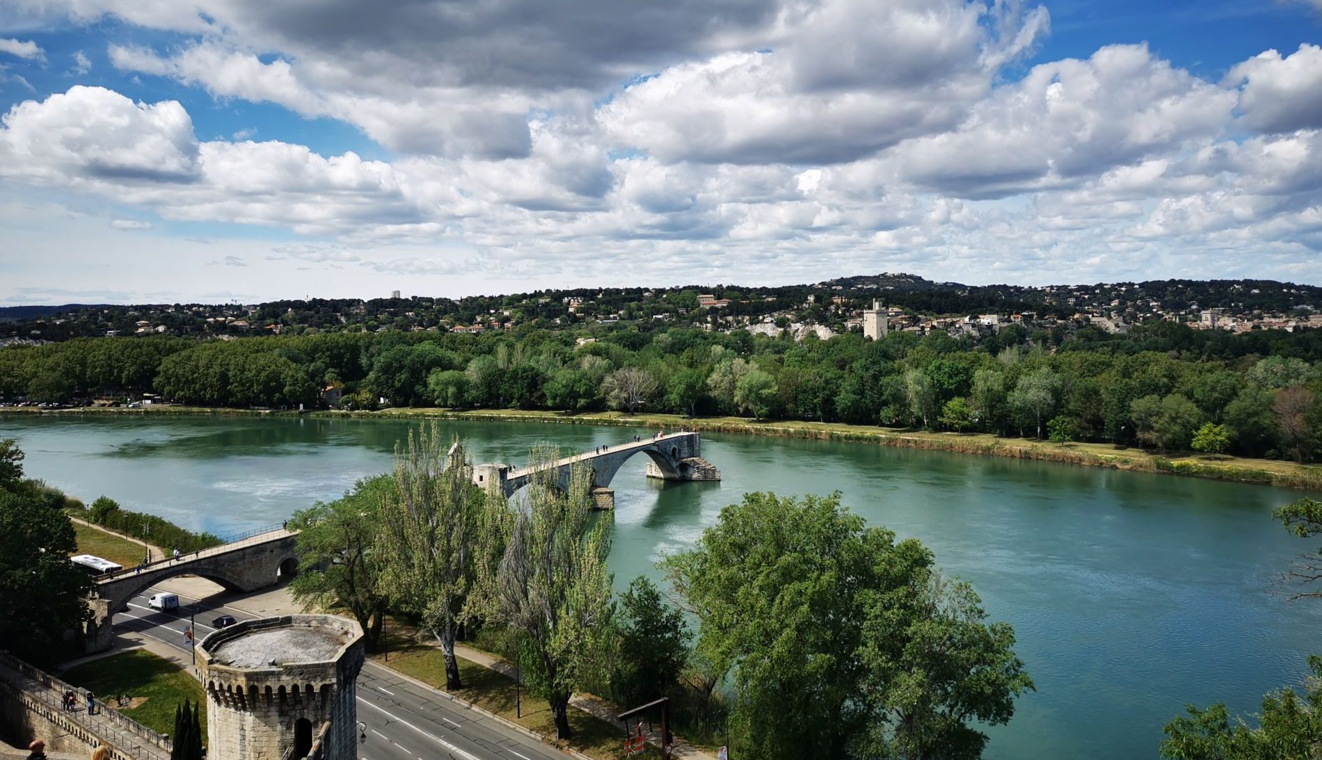 Vista sul Ponte di Avignone