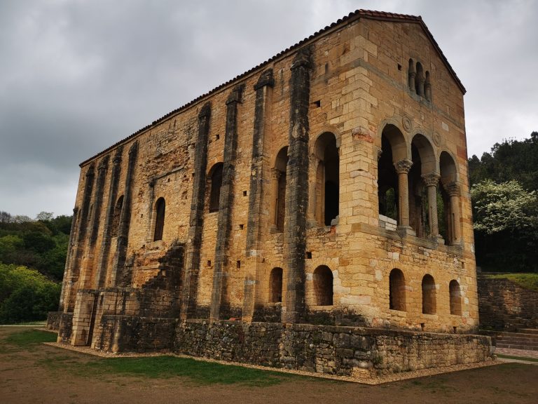 Chiesa di Santa María del Naranco.