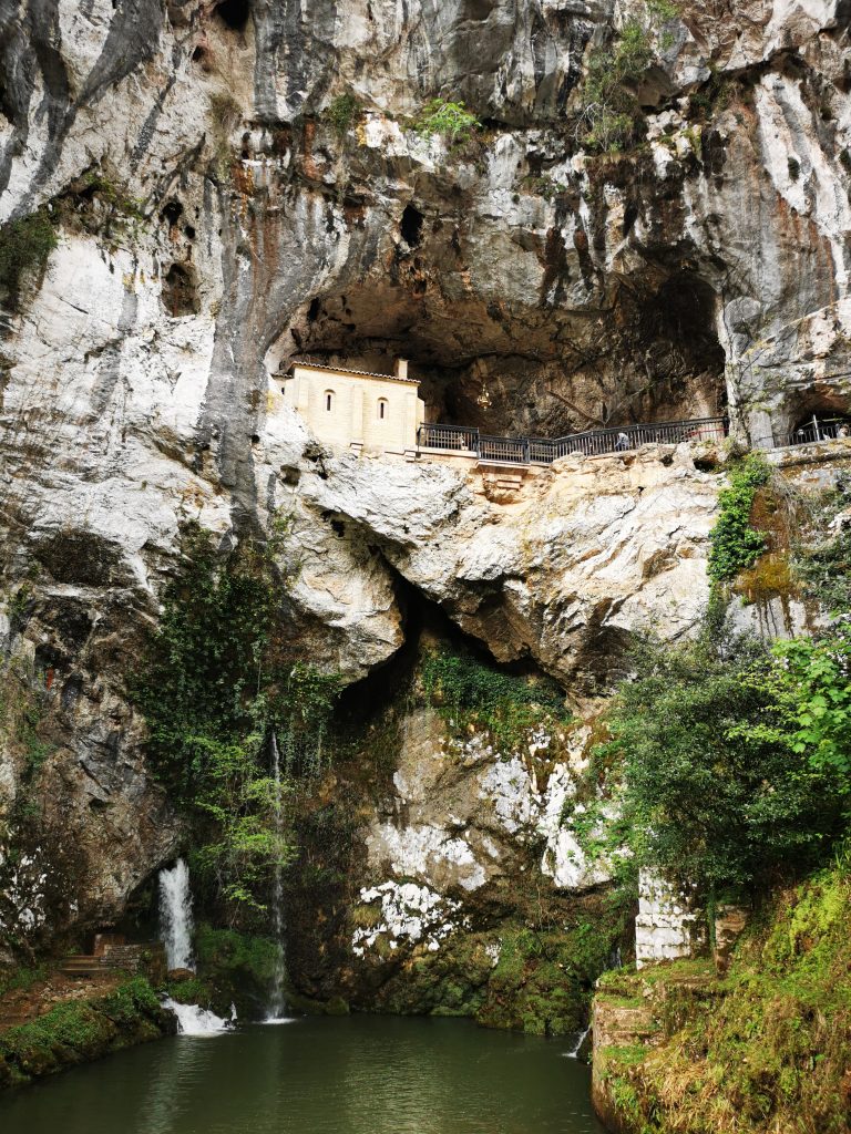 Santa grotta di Covadonga