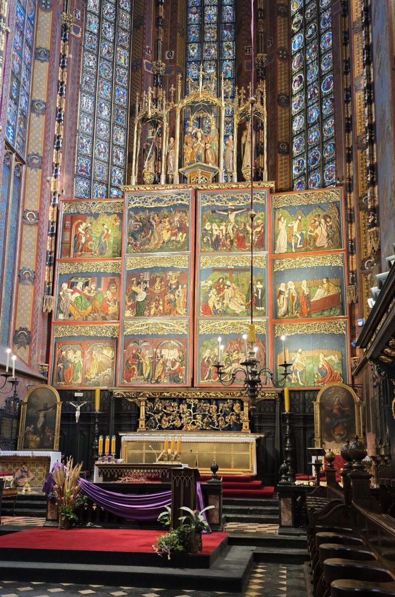 Interni della Basilica di Santa Maria