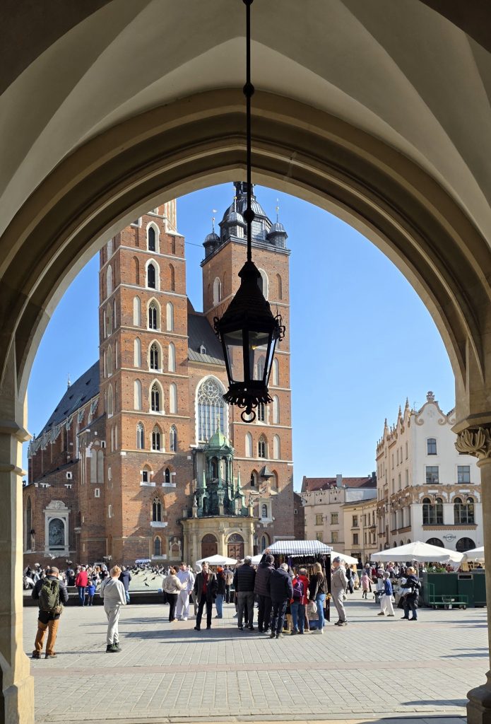 Stare Miasto - scorcio sulla Basilica di Santa Maria