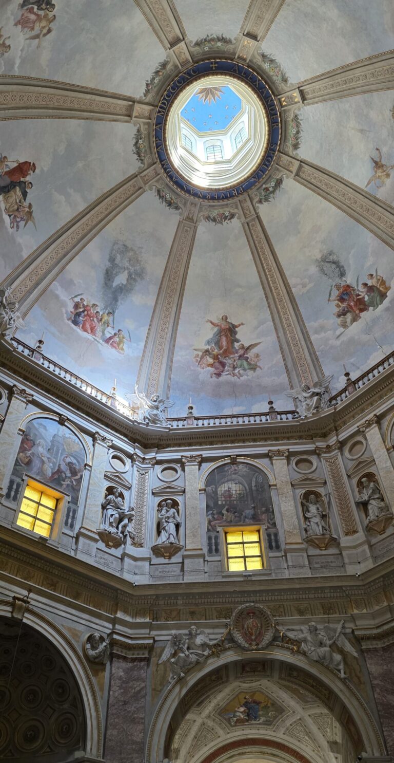 L'interno della Cattedrale di Santa Margherita