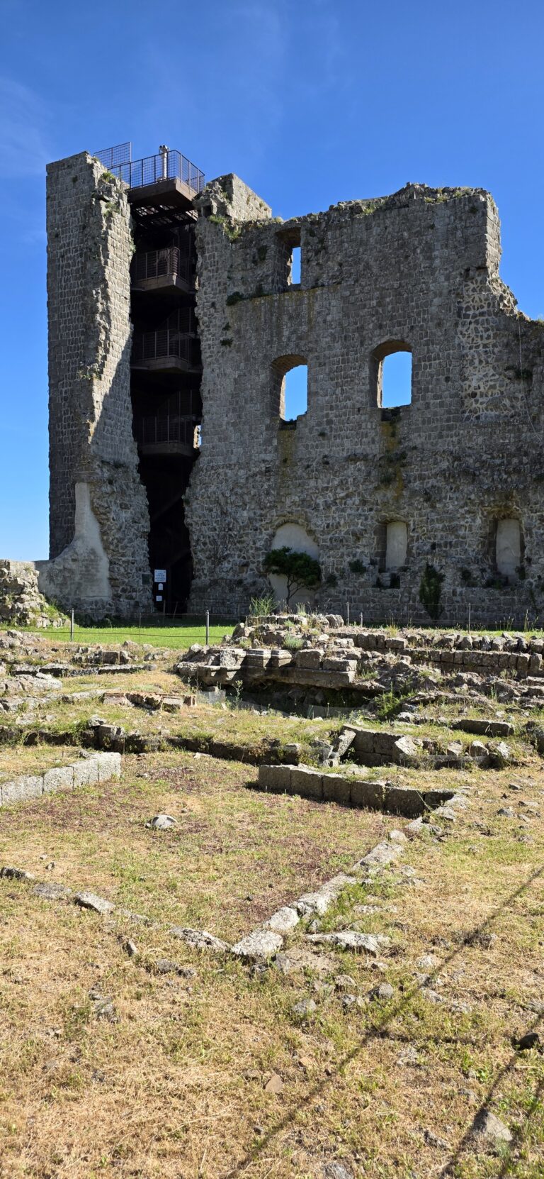Cortile interno Rocca dei Papi