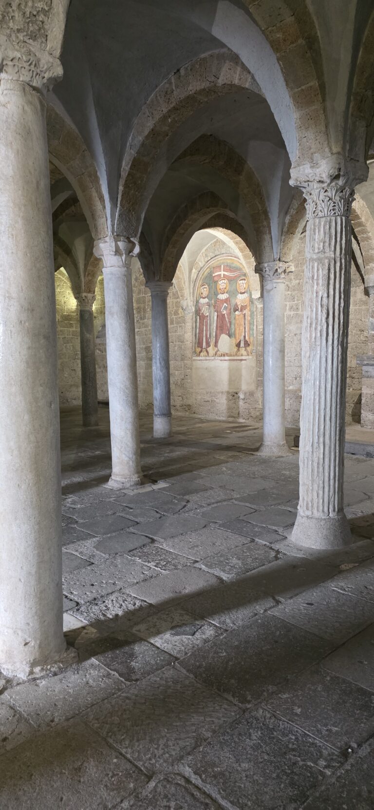 Cripta Interno Chiesa di San Pietro - Tuscania